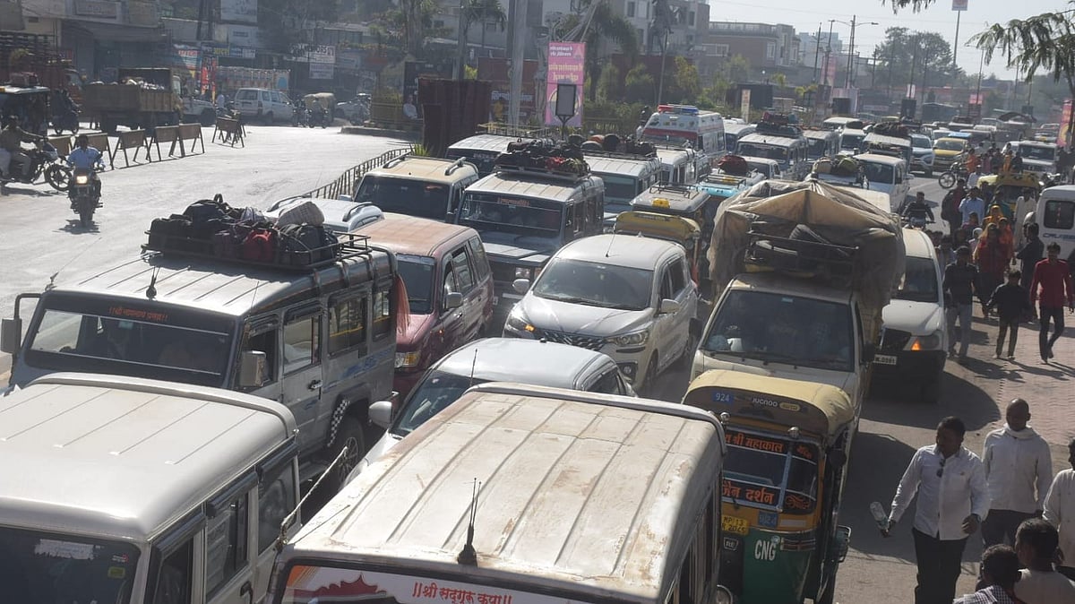 Ujjain: Mahashivratri crowd throngs city, disrupts traffic; 2k cops deployed for security