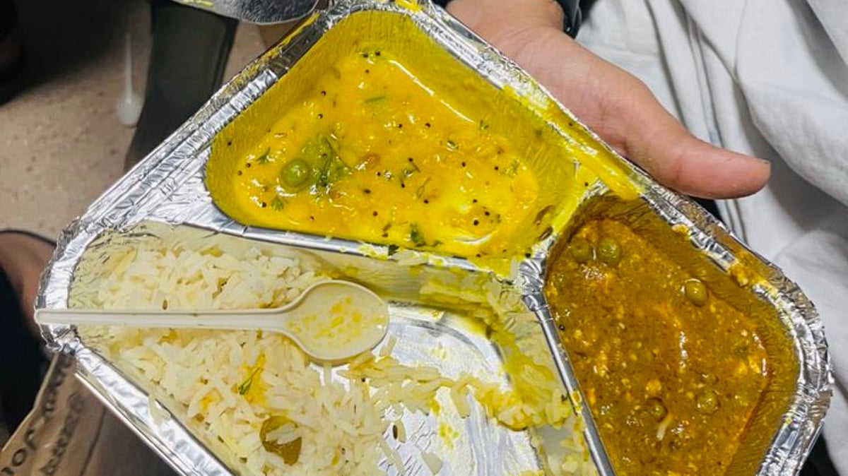 Woman tweets about poor-quality food served on Indian trains asks IRCTC, 'Have you ever tasted your own food?' 
