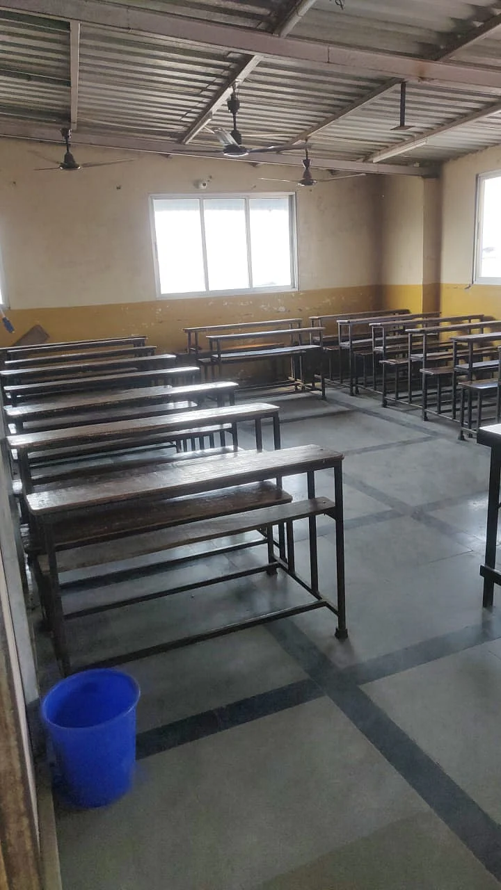 Asbestos roof makes the room very warm, alleged the principal.