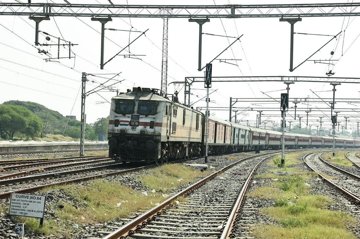 CR saves 57,114 tons carbon footprints in 2023-24 with 100% electrification on Solapur Division