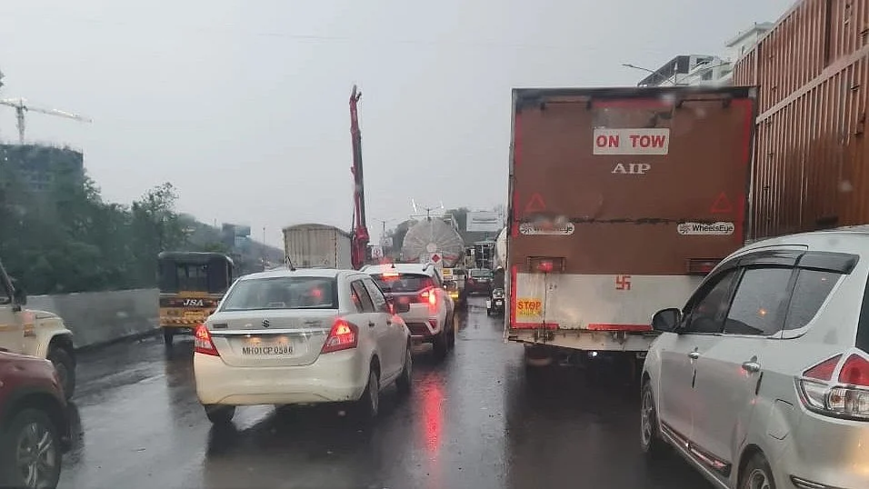 Watch: Traffic jam due to bad roads, waterlogging in Pune as rain lashes parts of city for 2nd consecutive day | Twitter 