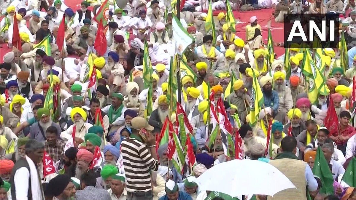 Delhi: Thousands gather at Ramlila Maidan for 'Kisan Mahapanchayat', demand govt to fulfill its promises made in 2021
