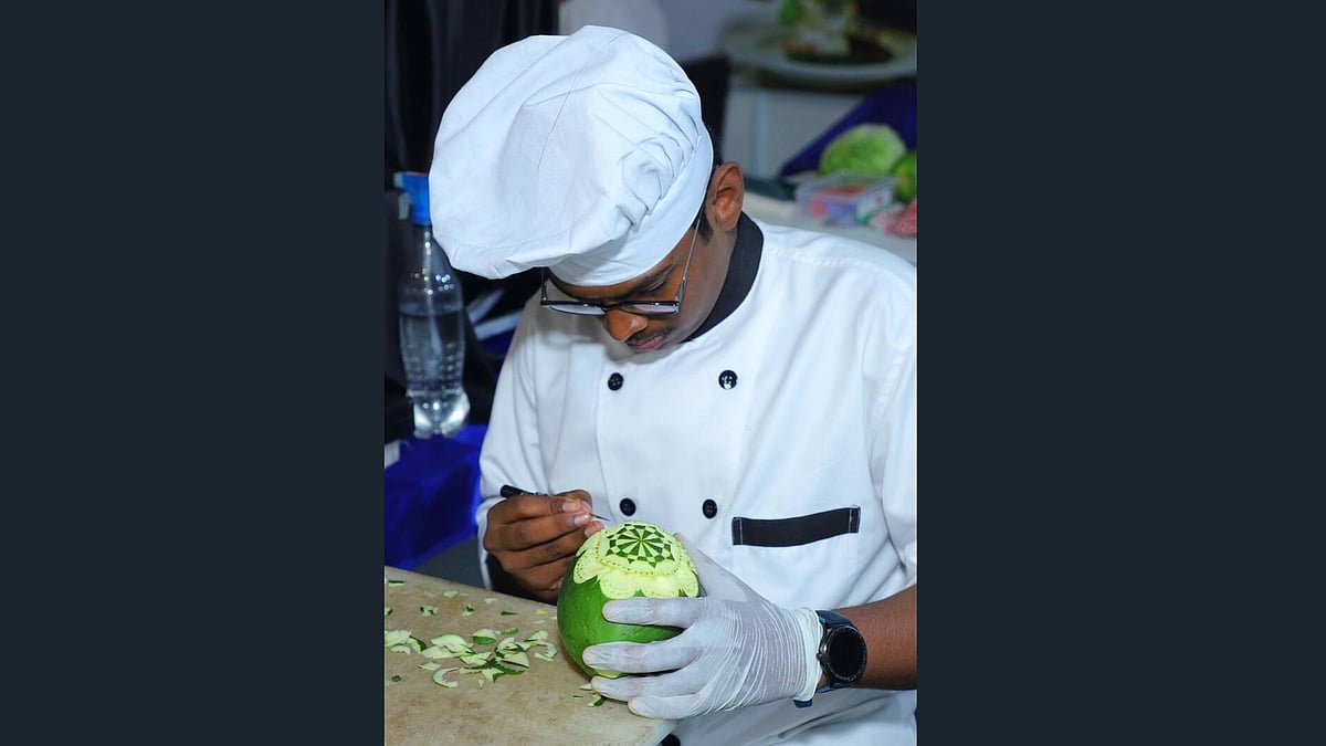 Young chefs were seen carving fruits and vegetables in a unique fashion