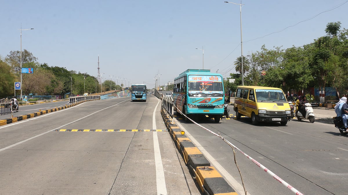 Indore: IDA chairman inspects construction work of flyover near Tantya Mama Square 