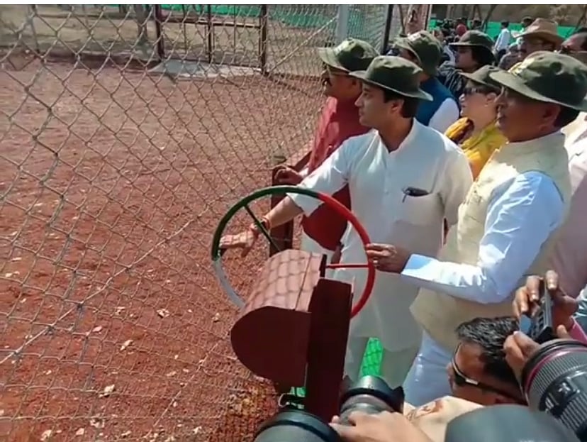 Watch: Union minister Scindia, along with CM Chouhan, releases tigers into Madhav National Park on...