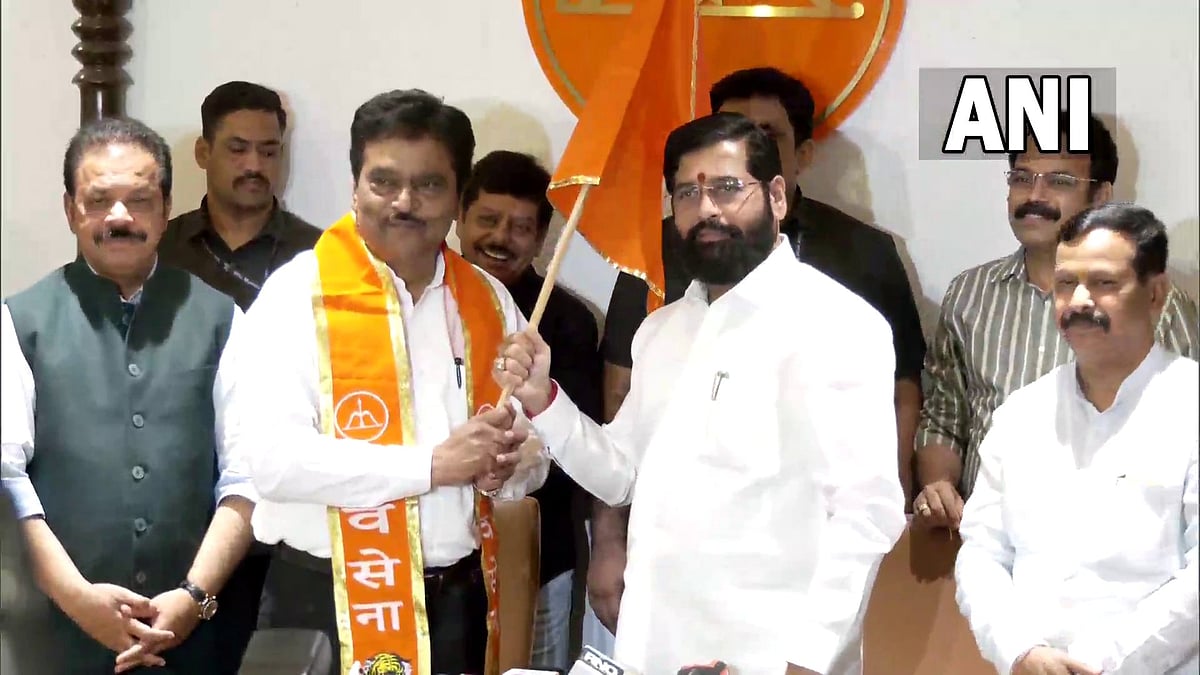 Mumbai: Deepak Sawant, ex-minister from Uddhav camp, joins CM Shinde's Shiv Sena; Watch