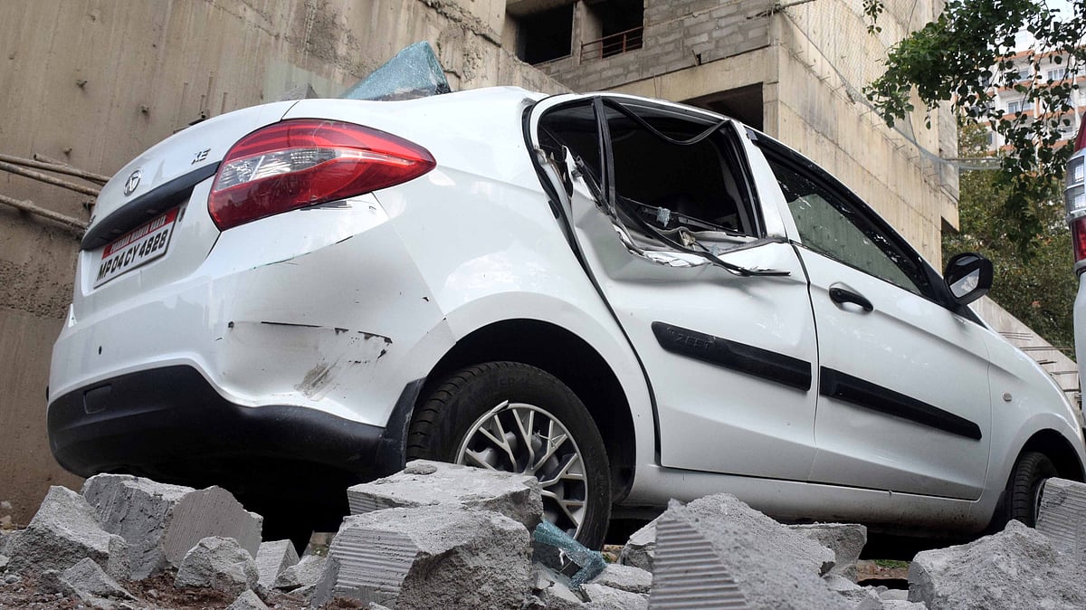 Bhopal: Smart City building slab falls, 3 cars damaged