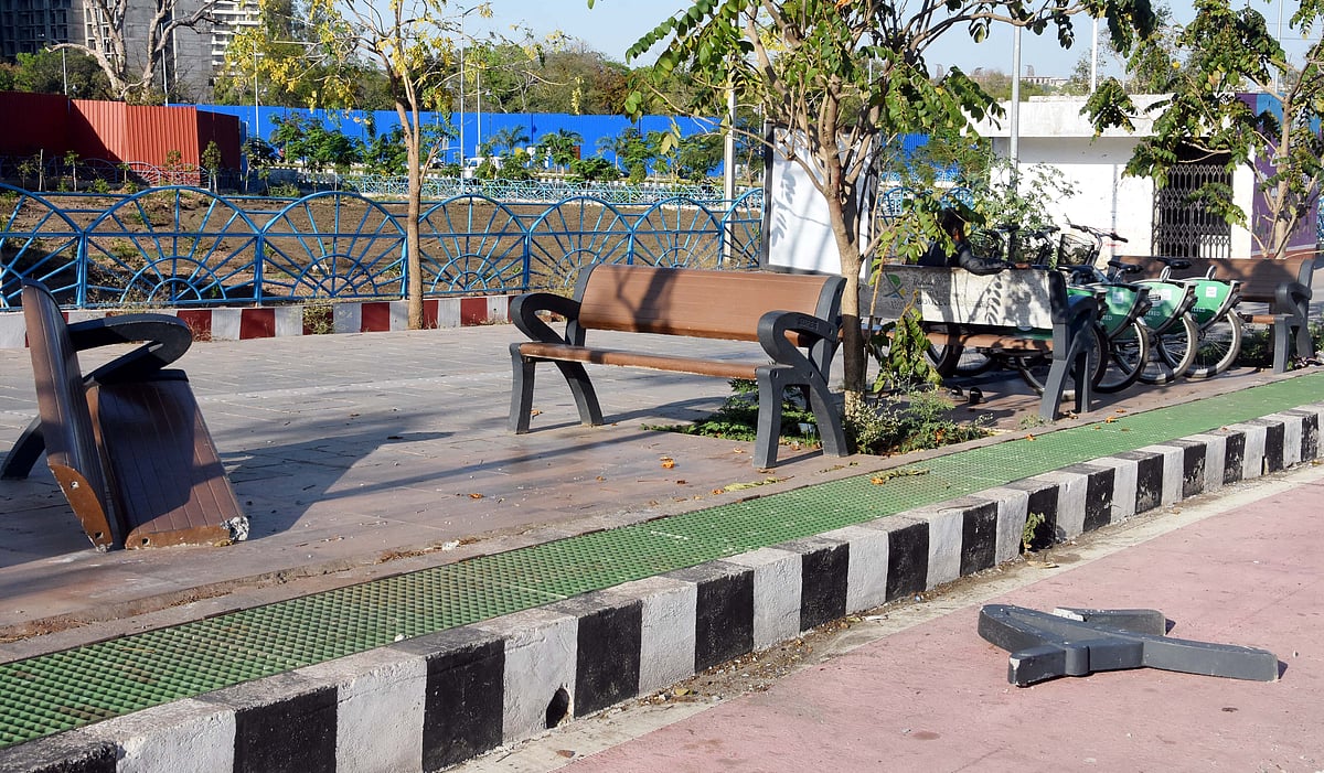 Bhopal: No action as anti-socials damage benches, waste bins on Atal Path 