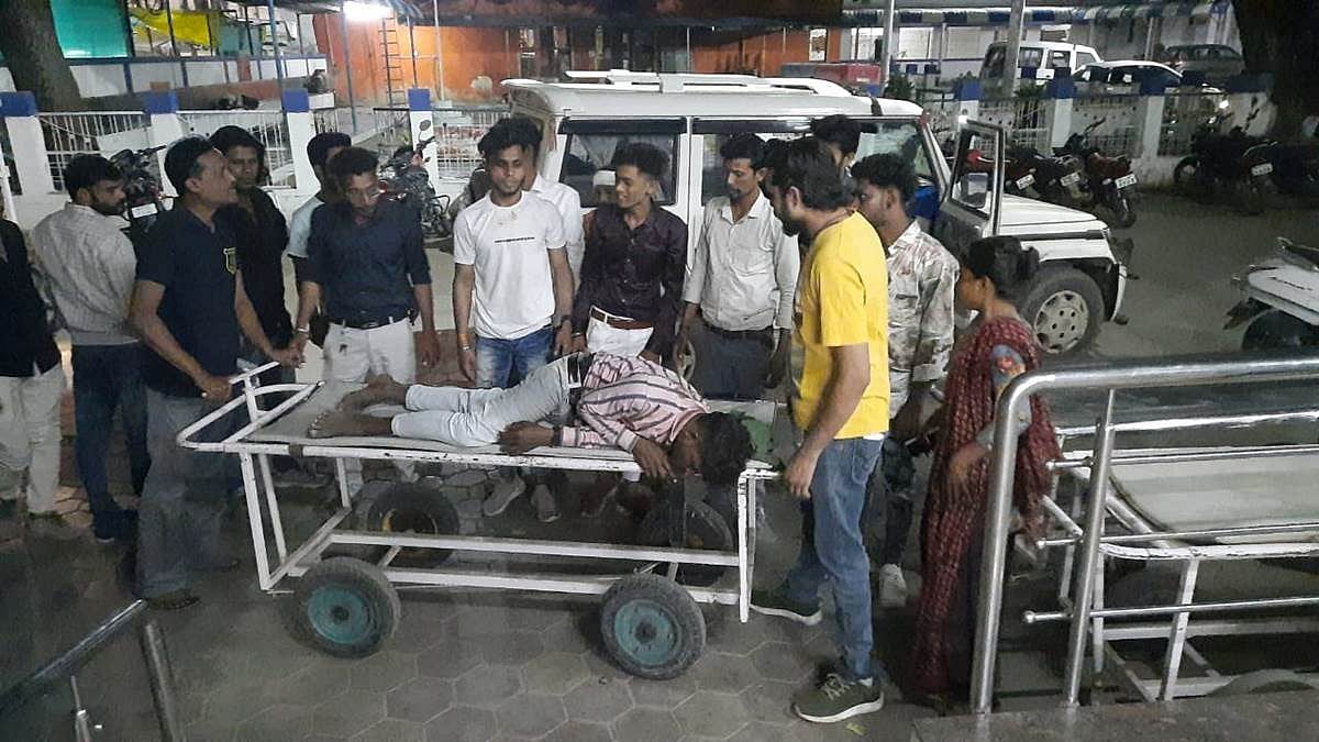 Madhya Pradesh: Three injured in a group clash between two communities in Khandwa village