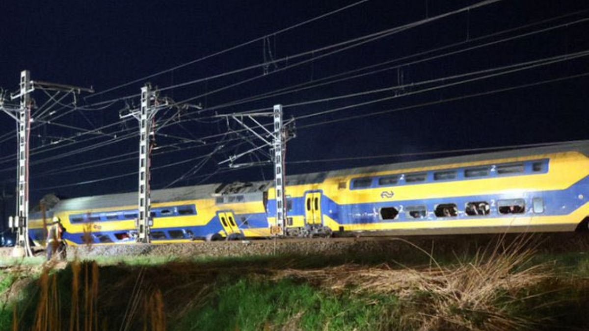 OHE Line Falls On Side Of Bhopal-Bilaspur Moving Train