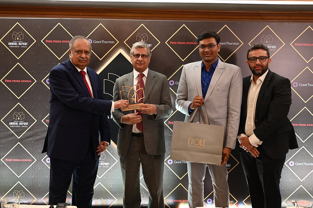 On behalf of Maruti Suzuki India Limited, (second from left) Ajay Seth, Chief Financial Officer receives the award