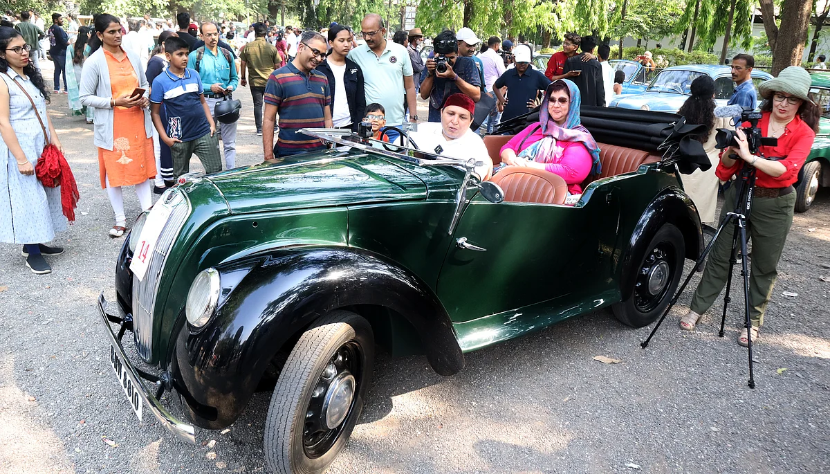 VCCCI is a community of passionate and enthusiastic vintage & classic car collectors who come together with a common aim of growing the community by the way of educating, informing and assisting enthusiasts when it comes to motoring heritage.