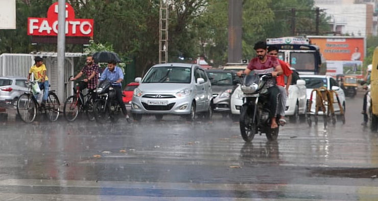 Madhya Pradesh: Unseasonal rain continues, leading to drop in day temperature