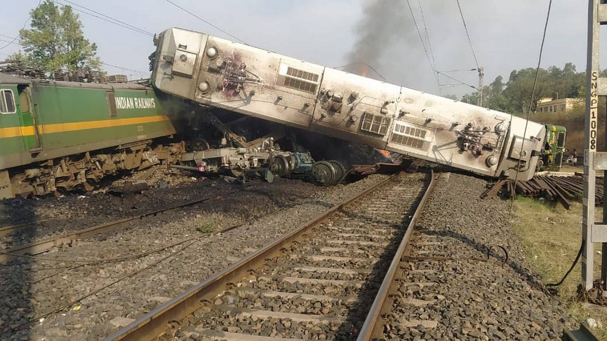 MP: Loco pilot dead as goods trains collide in Shahdol; visuals surface