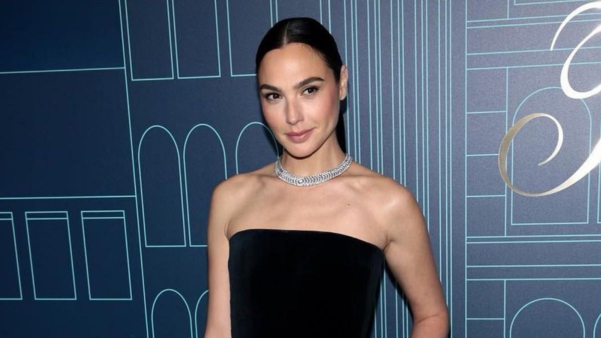 10 Pictures of Wonder Woman Gal Gadot where she proves that goofy is the new cool