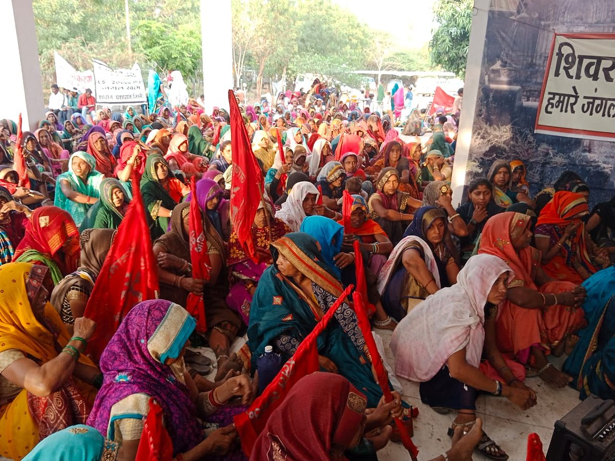 MP: 500 tribals squat at collector office, ready for long haul in Burhanpur
