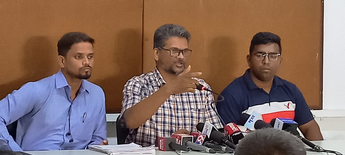 Satyajeet Chavan, president of Konkan Vinashakari Prakalpa Virodhi Sangharsh Samiti addressing media at Mumbai Press Club. Flanking him are (left) Vaibhav Kolwankar and Narendra Joshi, the leaders of Barsu Refineray Virodhi Sangharsh Samiti.