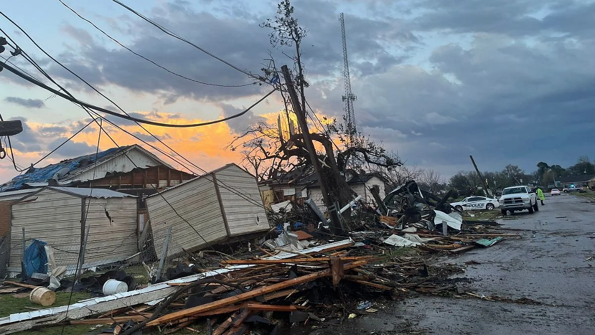 US: Tornados slam Arkansas, shredding rooftops and tossing cars; videos surface  | Twitter/ ImaniWilliamstv