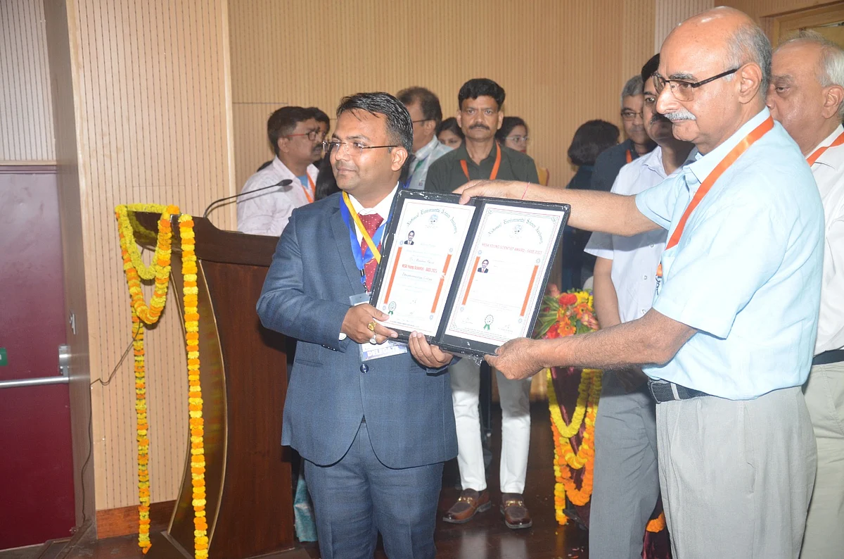 MP: Dhar fluorosis consultant Dr Bharti conferred with Young Scientist Award at BHU | FP Photo