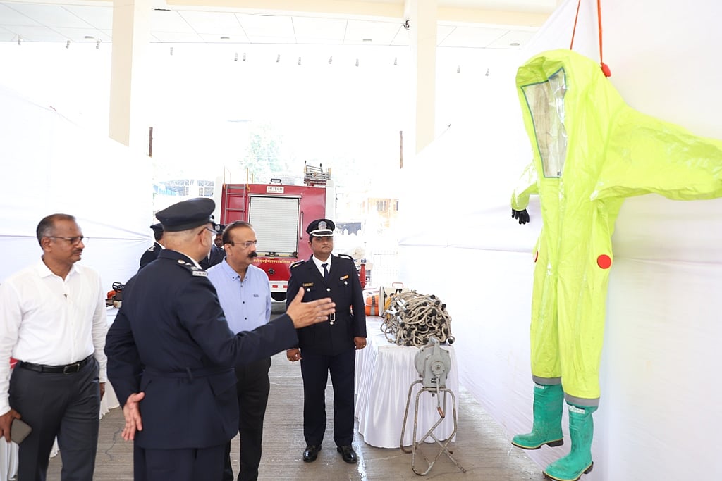 Navi Mumbai Municipal Commissioner Rajesh Narvekar paid tribute to the martyrs of the fire service on National Fire Service Day, April 14. 

