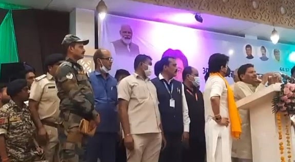 MP: Ex-army man accuses Scindia-supporter & BJP leader Ramesh Dubey of encroaching his land, creates ruckus at Bhind event