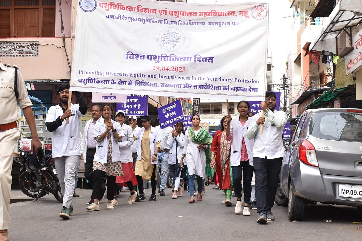 Mhow News Diary: Veterinary College students, teachers take out rally
