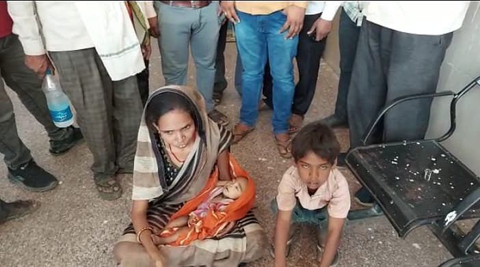 Madhya Pradesh: A 3-hour delay in ambulance and a six-month-old baby dies in mother's lap in Datia