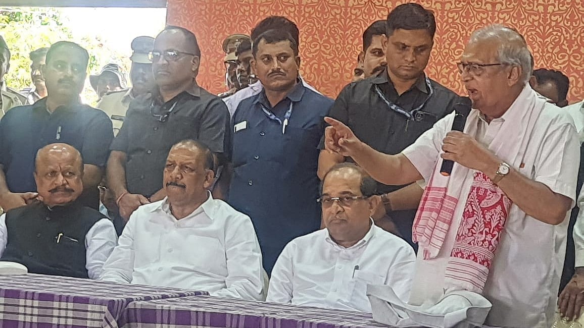 Maharashtra: AIKS calls off long march following govt’s assurance