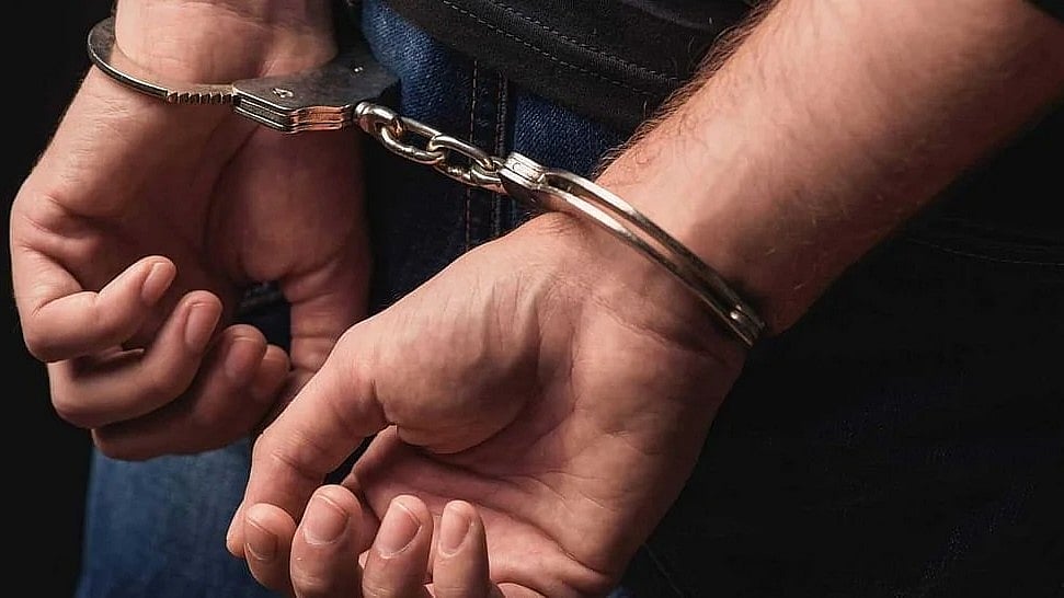 Thane: Central Railway vigilance team cracks down on illegal ticket sale, seizes 43 tickets worth over ₹79,000