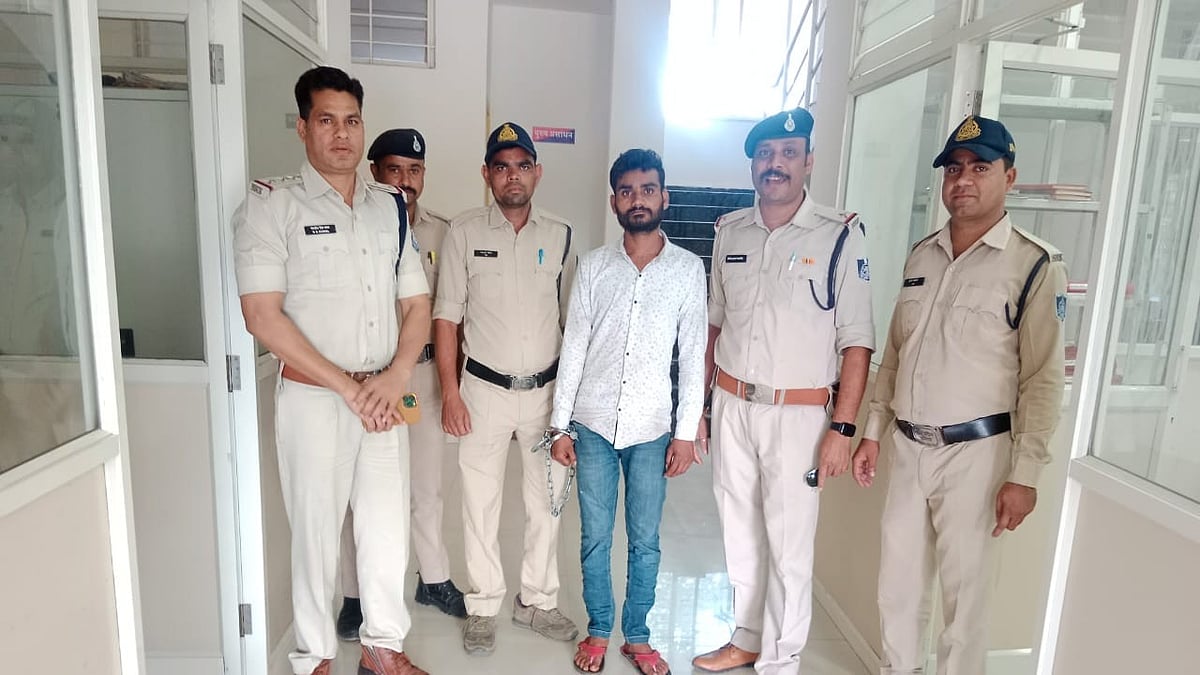 Madhya Pradesh: 35 boxes of illicit liquor seized from car in Bagh, 1 held