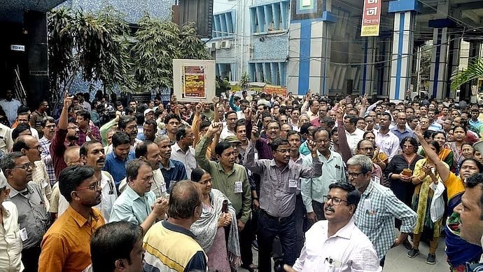 West Bengal: Govt employees to intensify protest over demand to increase dearness allowance