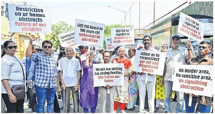 Residents of Juhu Circle living close to the military wireless transmission station held a rally on Sunday seeking lifting of restrictions on redevelopment of buildings