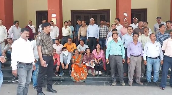 WATCH: Students of Jabalpur's Rani Durgavati University barge into registrar's office, threaten to...