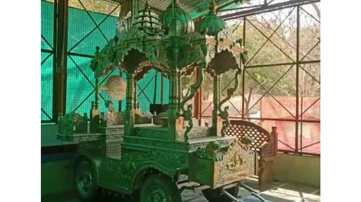MP: CM Chouhan, Vasundhara Raje Scindia to pull Maa Baglamukhi's silver chariot in Datia today