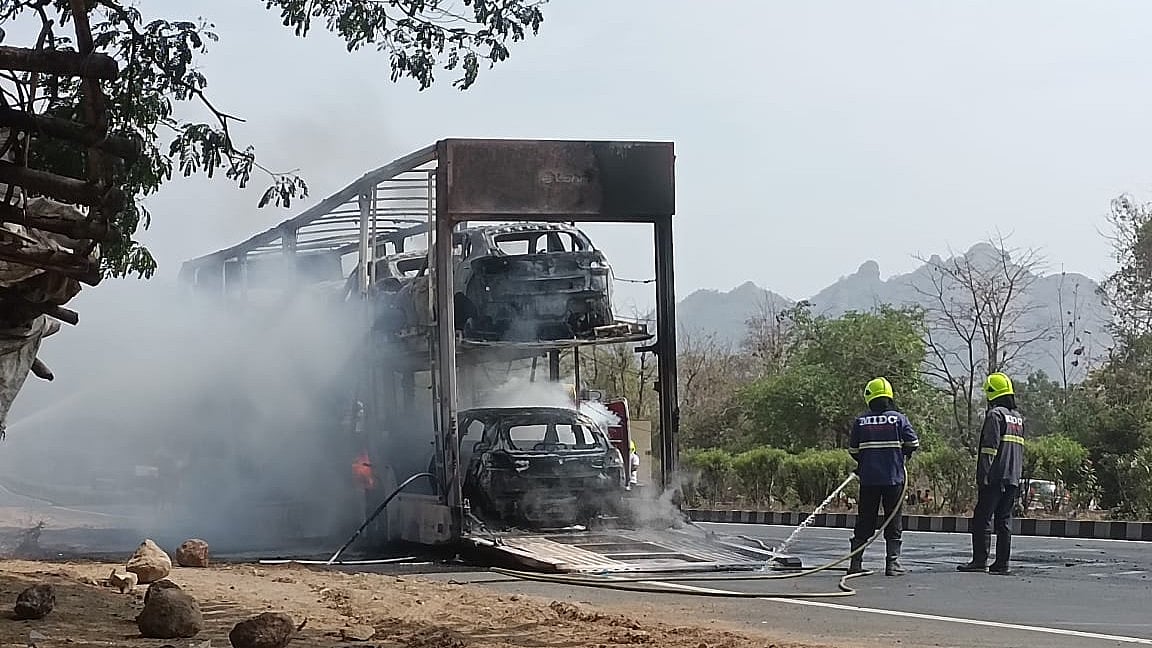 Palghar: Container carrying eight vehicles burnt in mishap on NH 48