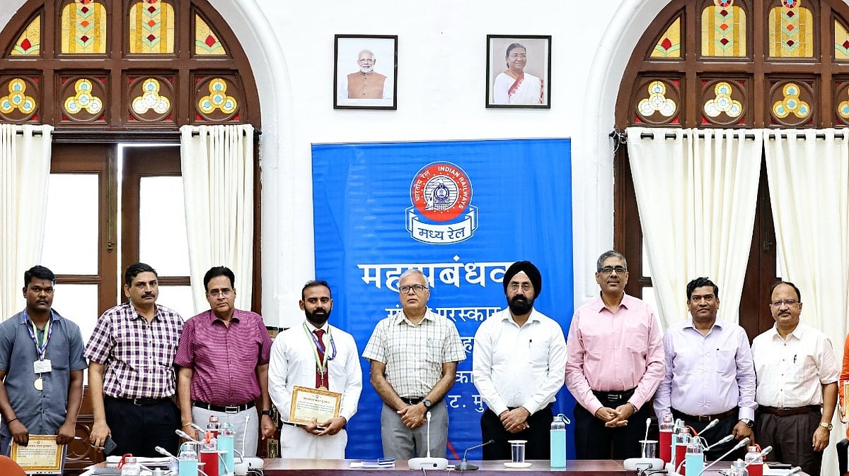 5 employees of Central Railway felicitated with General Manager's Safety Award