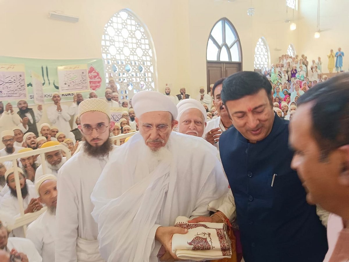 Indore: Industrial minister Rajvardhan Dattigaon visits Dawoodi Bohra's spiritual leader Syedna Mufaddal Saifuddin