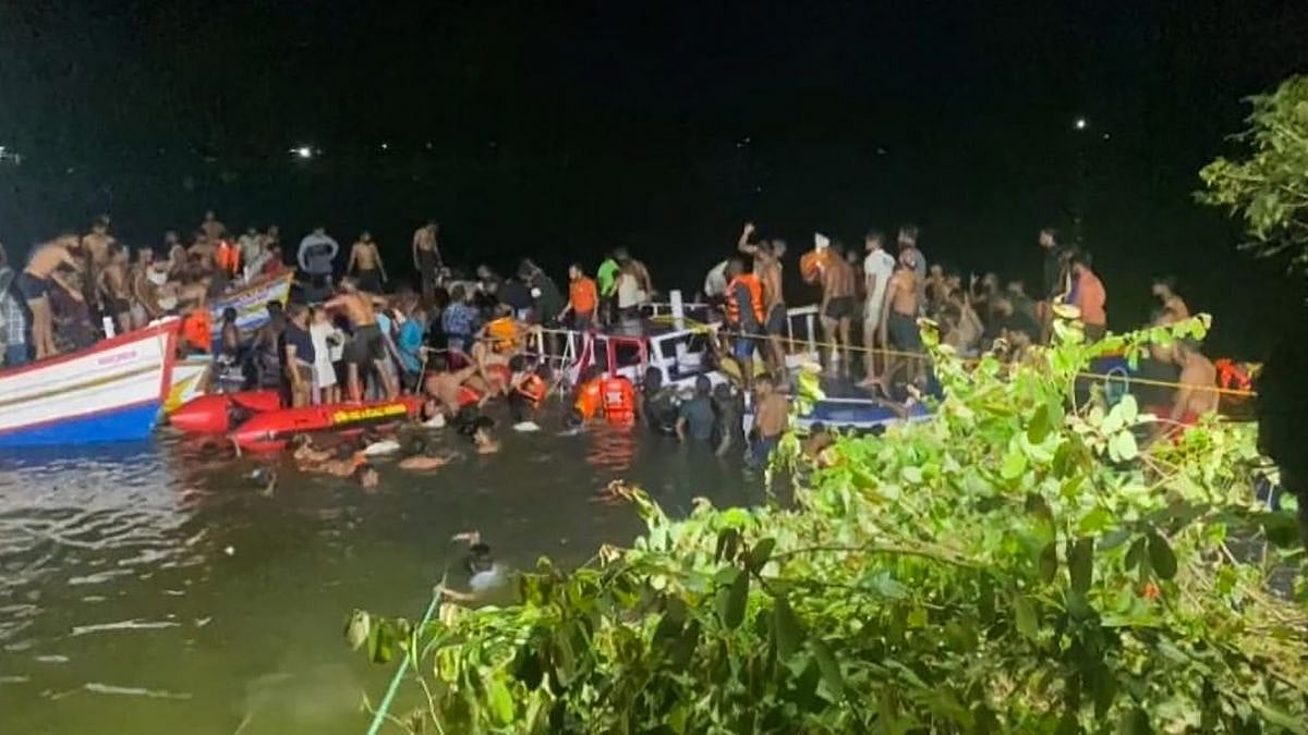 Malappuram: Rescue operation underway after a boat sank near Tuvalthiram beach, at Tanur area of Malappuram district, Sunday, May 7. | PTI