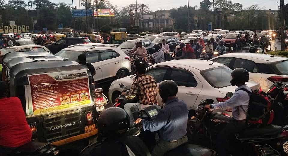 Sudden showers trigger traffic chaos on Bhopal roads