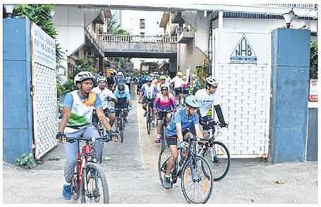 A tandem cycling event for people with visual disabilities was organised on Sunday by Mental Mileage by Tanay Mehta, in association with Dr Palep’s Total Health Clinic and Adventure Beyond Barriers Foundation. Neurosurgeon and Bicycle Mayor of Mumbai, Dr Viswanathan Iyer, flagged off the event.