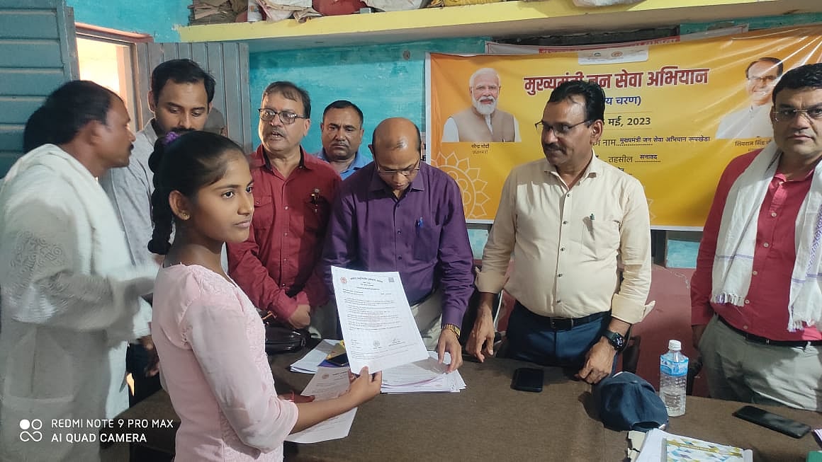MP: Welfare schemes must reach all eligible beneficiaries, say Sanawad collector
