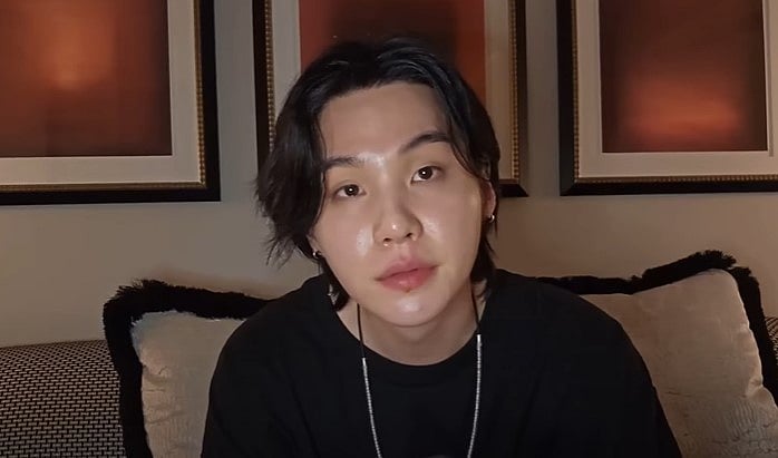 BTS’ Suga REACTS to fan asking him to speak in English during Weverse Live