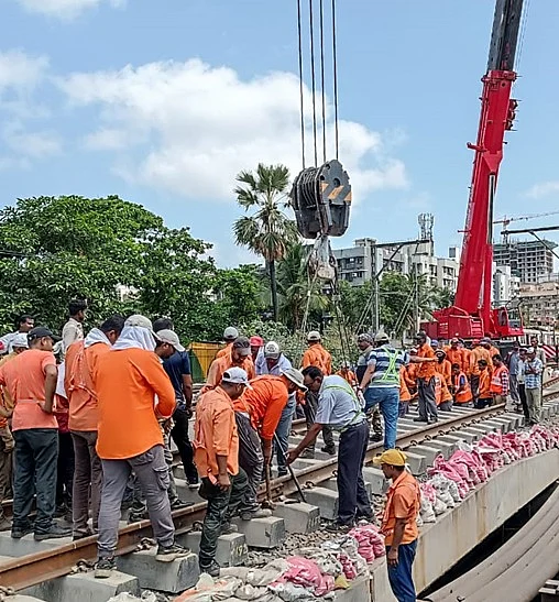 Mumbai: Western Railway replaces steel girders with PSC girder slabs, enhancing mobility and safety