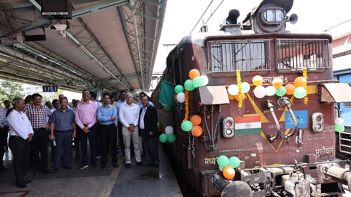 Mumbai: Bharat Gaurav Tourist Train flagged off amid great pomp