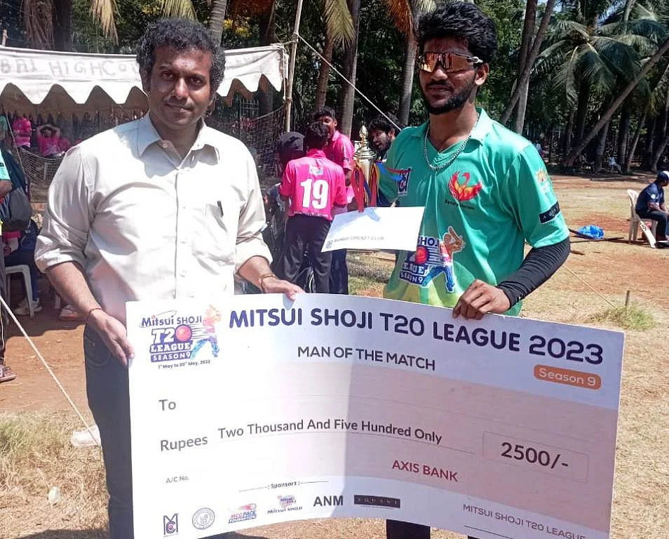 Atharva Dakway: Atharva Dakway (right) receives the ‘Man of the Match’ award and the cheque from organizing committee member Prashant Pathare, at the Oval Maidan on Thursday.