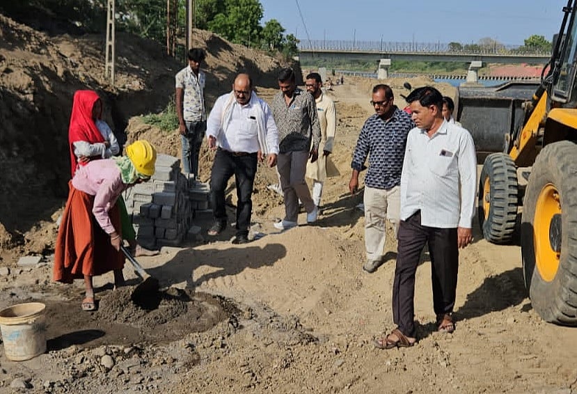 Madhya Pradesh: Congress alleges corruption in Shivna rejuvenation 