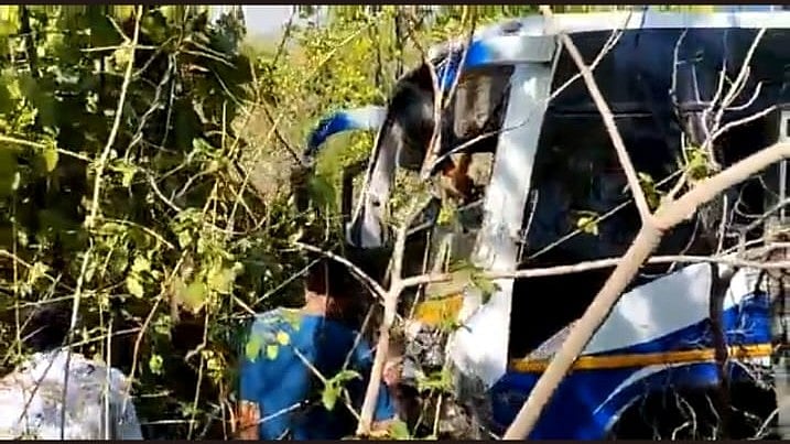 Madhya Pradesh: 5 injured after bus falls into valley due to brake failure in Shahdol