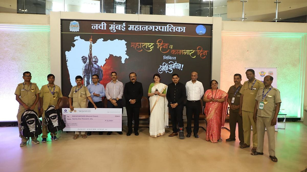 Navi Mumbai: NMMT felicitates bus conductors for issuing maximum cashless tickets