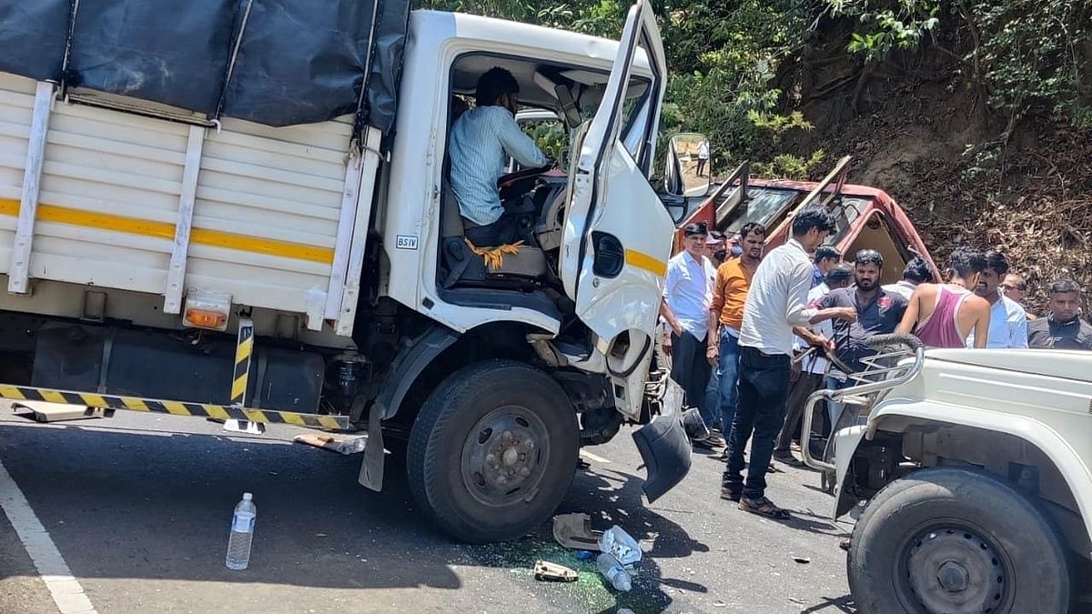 Thane: At least 10 injured in collision between bus and tempo 