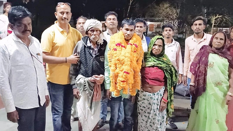 Madhya Pradesh: Social media helps man thought to be dead reunite with family after 14 yrs in Meghnagar